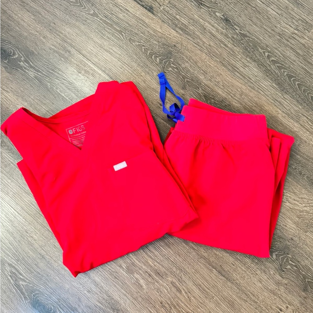 FIGS winning red set
